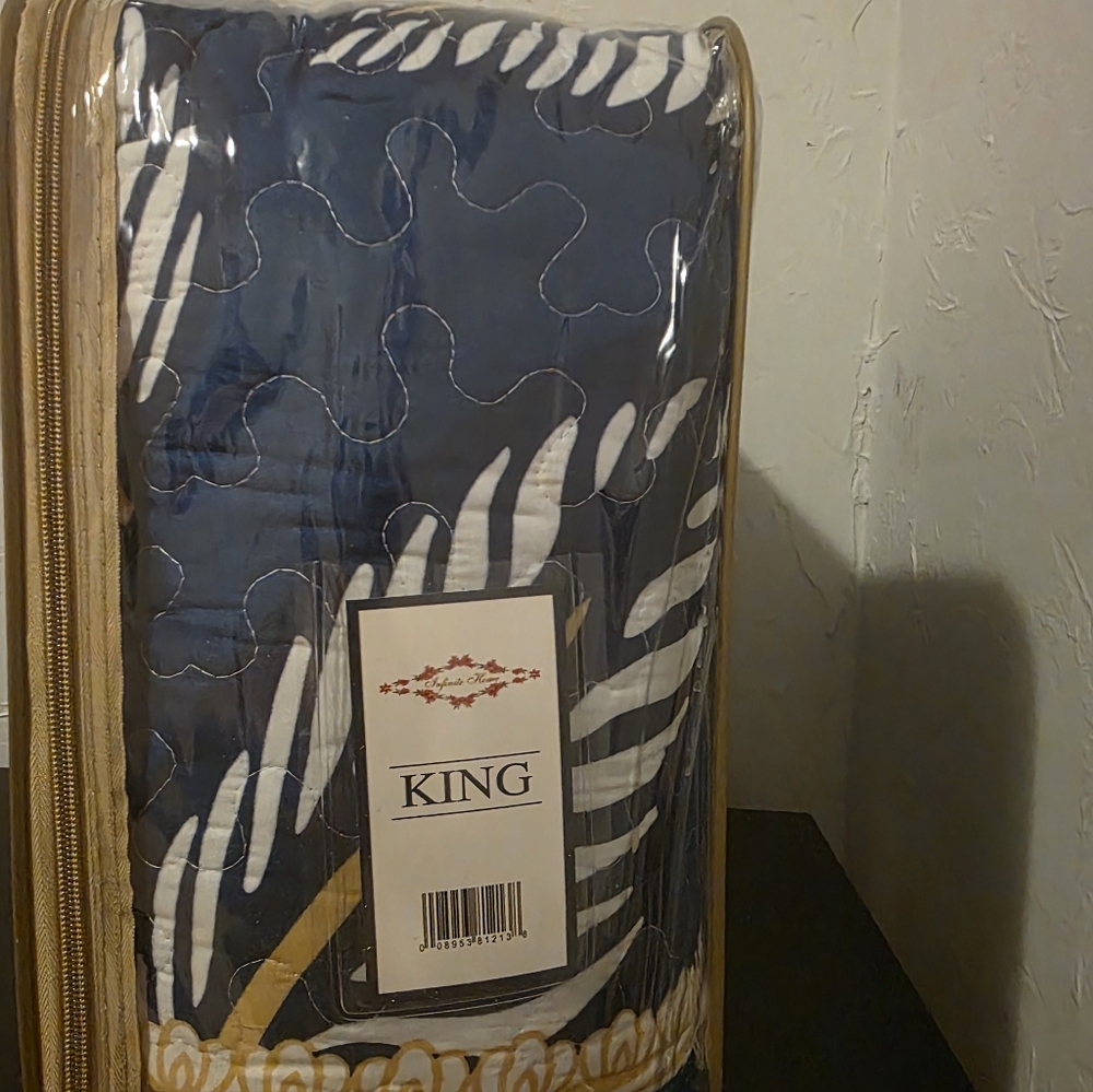 Leaf Pattern King Bedding Set - 24 Pieces - Picture 2 of 4